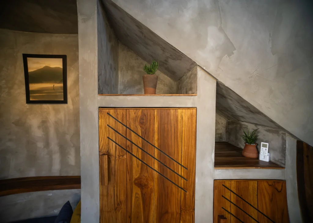 Forge private mezzanine room at Iron Wave Uluwatu surf hostel, Uluwatu — photo 11
