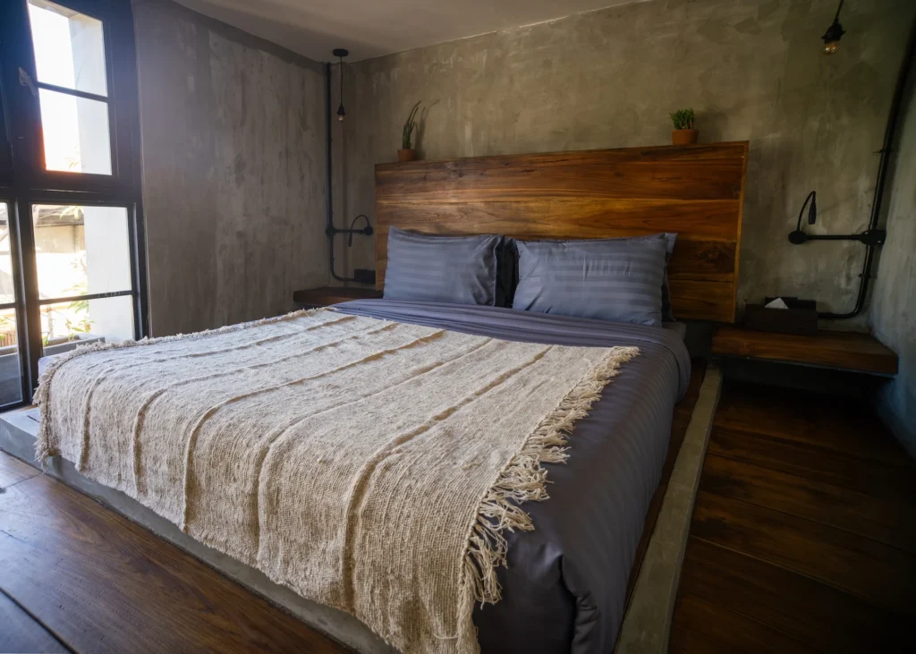 Forge private mezzanine room at Iron Wave Uluwatu surf hostel, Uluwatu — photo 8